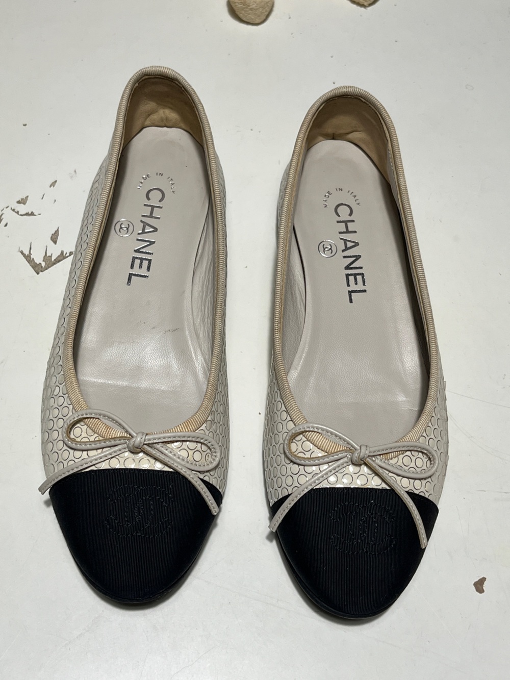 CHANEL white black Leather Ballet Flats with Black Cap Toe